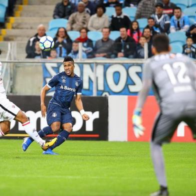  PORTO ALEGRE, RS, BRASIL, 12-08-2018. Grêmio enfrenta o Vitória na Arena pelo Campeonato Brasileiro. (LAURO ALVES/AGÊNCIA RBS)