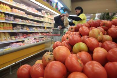  PORTO ALEGRE, RS, BRASIL - 2016.10.06 - Inflação atinge produtos da cesta básica. (Foto: ANDRÉ ÁVILA/ Agência RBS)