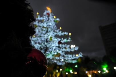  CAXIAS DO SUL, RS, BRASIL 20/11/2015Árvore de Natal presente na praça Dante Alighieri no centro de Caxias.