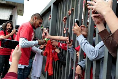  PORTO ALEGRE, RS, BRASIL, 15/08/2018 - Chegada do reforço do Inter, Paolo Guerrero. (FOTOGRAFO: FERNANDO GOMES / AGENCIA RBS)