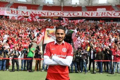 Atacante peruano Paolo Guerrero é apresentado pelo Inter no Beira-Rio