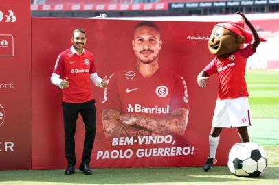  PORTO ALEGRE, RS, BRASIL, 15/08/2018 - Chegada do reforço do Inter, Paolo Guerrero. (FOTOGRAFO: FERNANDO GOMES / AGENCIA RBS)