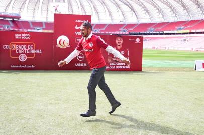  PORTO ALEGRE, RS, BRASIL, 15/08/2018 - Chegada do reforço do Inter, Paolo Guerrero. (FOTOGRAFO: FERNANDO GOMES / AGENCIA RBS)