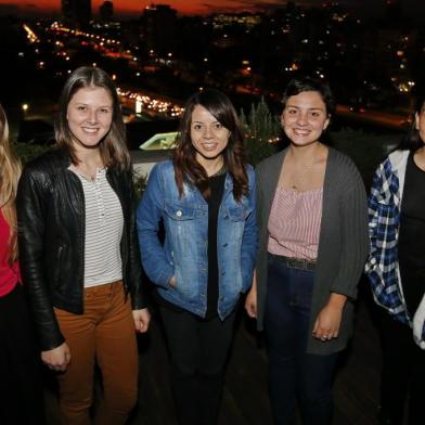  PORTO ALEGRE, RS, BRASIL - 2018.08.15 - Finalistas do Primeira Pauta. Na foto: Mariana dos Santos Hallal da Silva, Andressa Canova Motter, Vanessa Pedroso Gomes, Bibiana da Costa Davila e Bianca Obregon do Nascimento. (Foto: ANDRÉ ÁVILA/ Agência RBS)