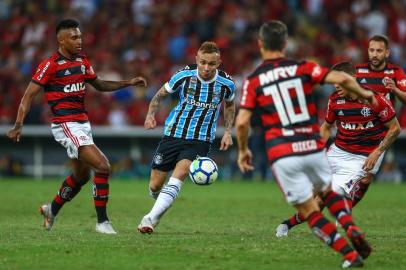 Gremio x FlamengoRS - FUTEBOL/COPA DO BRASIL 2018/GREMIO X FLAMENGO - ESPORTES - Lance da partida entre Gremio e Flamengo disputada na noite desta quarta-feira, no Estadio Maracana, valida pelas quartas de final da Copa do Brasil 2018. FOTO: LUCAS UEBEL/GREMIO FBPAEditoria: SPOIndexador: Lucas UebelSecao: futebolFonte: Gremio.netFotógrafo: Gremio x Flamengo