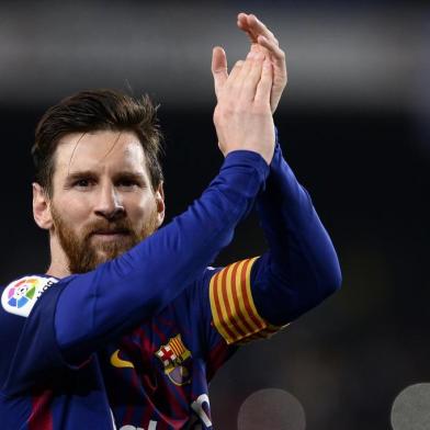 Barcelonas Argentinian forward Lionel Messi celebrates at the end of the Spanish league football match between FC Barcelona and Real Madrid CF at the Camp Nou stadium in Barcelona on May 6, 2018. / AFP PHOTO / Josep LAGO