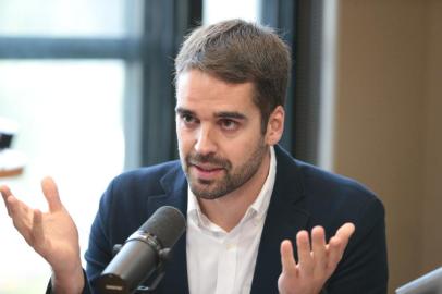  PORTO ALEGRE, RS, BRASIL - 16/08/2018 - Debate na Rádio Gaúcha nesta quinta-feira. Na foto: Eduardo Leite (PSDB). (Fernando Gomes/Agência RBS)