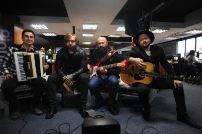  CAXIAS DO SUL, RS, BRASIL 16/08/2018Beatles no acordeon live no FB do Pioneiro. (Lucas Amorelli/Agência RBS)