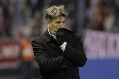  Brazils Gremio coach Renato Gaucho gestures during their Copa Libertadores round of sixteen first leg football match against Argentinas Estudiantes de La Plata at Centenario Ciudad de Quilmes stadium in Quilmes, Buenos Aires on August 7, 2018.   / AFP PHOTO / JAVIER GONZALEZ TOLEDOEditoria: SPOLocal: QuilmesIndexador: JAVIER GONZALEZ TOLEDOSecao: soccerFonte: AFPFotógrafo: STR