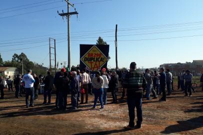 Protesto ocorre na rótula de acesso ao município de Butiá, na BR-290