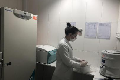 biobanco institucional do Hospital Tacchini, de Bento Gonçalves. Isso é único na região e é para processamento; armazenamento de amostras para pesquisa