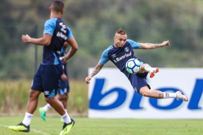 RS - FUTEBOL/TREINO GREMIO  - ESPORTES - Jogadores do Gremio realizam treinamento em no CT do Fluminense, na Barra da Tijuca, na preparaÃ§Ã£o para o Campeonato Brasileiro 2018. FOTO: LUCAS UEBEL/GREMIO FBPA