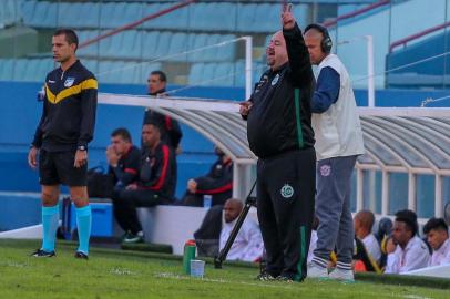 Oeste e JuventudeTécnico Julinho Camargo do Juventude durante a partida entre Oeste SP e Juventude RS, válida pelo Campeonato Brasileiro Série B 2018, na Arena Barueri em Barueri (SP), neste sábado (18). Guilherme Rodrigues/Futura PressEditoria: ESPLocal: BARUERIIndexador: GUILHERME RODRIGUES/FUTURA PRESS