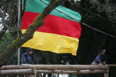  PORTO ALEGRE, RS, BRASIL - 2018.08.19 - Acampamento Farroupilha começa a tomar forma. Piquetes estão sendo montados desde o início do fim de semana. (Foto: ANDRÉ ÁVILA/ Agência RBS)