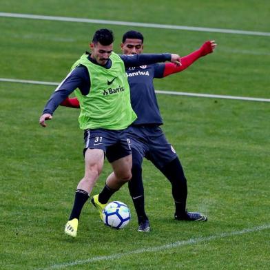  PORTO ALEGRE, RS, BRASIL, 20-08-2018. Inter treina no CT Parque Gigante. (ROBINSON ESTRÁSULAS/AGÊNCIA RBS)