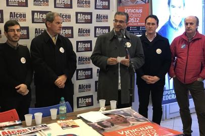 Candidato ao governo do Estado Jairo Jorge (PDT) na inauguração do comitê de Alceu Barbosa Velho e Vinicius Ribeiro