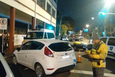 Blitz flagra motoristas dirigindo sob efeito de bebidas alcoólicas e sem carteira em Caxias  