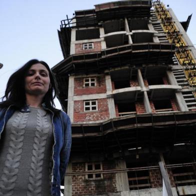  CAXIAS DO SUL, RS, BRASIL, 16/08/2018 - Construtora Júpiter pede falência e não entrega apartamentos, adiando o sonho da casa própria para Luiz Fernando Ramos e  Alana Reis. (Marcelo Casagrande/Agência RBS)