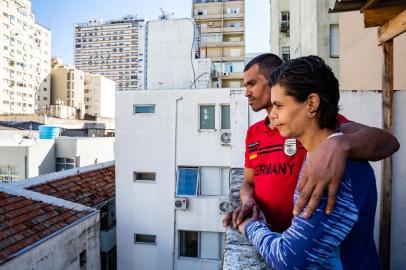  PORTO ALEGRE, RS, BRASIL, 23/08/2018 :  Marcos Vinícius e Luciana, os primeiros contemplados pelo Programa Moradia Primeiro, que aluga imóveis para moradores de rua.. (Omar Freitas/Agência RBS)Indexador: Carlos Macedo