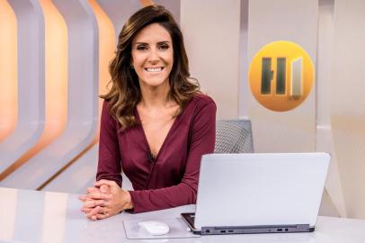 Monalisa Perrone apresenta o Hora Um.