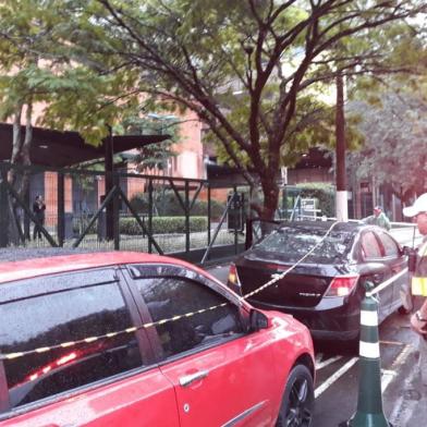  PORTO ALEGRE, RS, BRASIL, 24/08/2018 - Ladrão é morto ao tentar roubar carro no bairro Jardim Europa, em Porto Alegre. (Eduardo Paganella/Agência RBS)