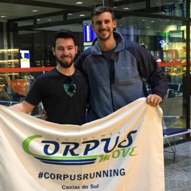 Os caxienses Ramiro Kramer Silva e Marcelo Schumacher disputam a prova MountainDo - Fim do Mundo, em Ushuaia, na Argentina.