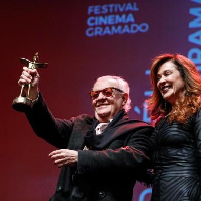 Gramado - RS 24/08/2018 - 46Âº Festival de Cinema de Gramado - Atriz ClÃ¡udia Raia na homenagem TrofÃ©u Cidade de Gramado para o ator Ney Latorraca - Foto: Cleiton Thiele / Pressphoto