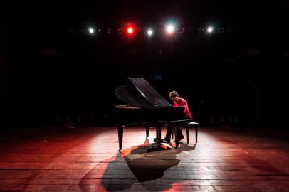 Bruno Hrabovsky apresenta Rock ao Piano em Rio do Sul.