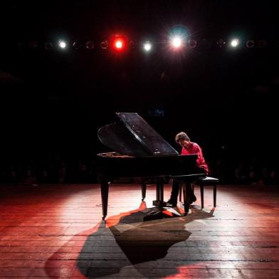 Bruno Hrabovsky apresenta Rock ao Piano em Rio do Sul.