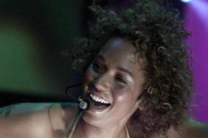 Foto da Spice Girl Mel B. FD.#PÁGINA:11#EDIÇÃO:2ªALLMel B appears at the Key 103 Feel the Noise 2001 concert at the Manchester Evening News Arena in Manchester, 27 April 2001, to launch the station's new charity "Manchester Kids".  AFP PHOTO/PHIL NOBLE#PÁGINA:12 Fonte: AFP Fotógrafo: PHIL NOBLE