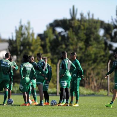  CAXIAS DO SUL, RS, BRASIL 27/08/2018O novo técnico do Juventude, Luiz Carlos Winck comanda o primeiro treino no CT do clube. (Felipe Nyland/Agência RBS)