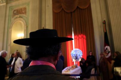  PORTO ALEGRE, RS, BRASIL, 28-08-2018: Velório do folcrorista e tradicionalista gaúcho João Carlos DÁvila Paixão Côrtes no salão Negrinho do Pastoreio, no Palácio Piratini. (Foto: Mateus Bruxel / Agência RBS)