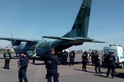 Líderes de facção retornam ao RS. Aeroporto Salgado Filho. 