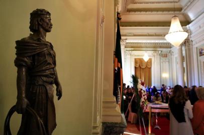  PORTO ALEGRE, RS, BRASIL, 28-08-2018: Velório do folcrorista e tradicionalista gaúcho João Carlos DÁvila Paixão Côrtes no salão Negrinho do Pastoreio, no Palácio Piratini. (Foto: Mateus Bruxel / Agência RBS)