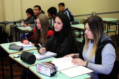  CAXIAS DO SUL, RS, BRASIL, 27/08/2018. Instituto Cristóvão de Mendoza precisa urgente de reformas. AO mesmo tempo, é a referência para aulas de turno integral dentro de projeto piloto. Na foto, a estudante do turno integral, Marcely Torres (Diogo Sallaberry/Agência RBS)