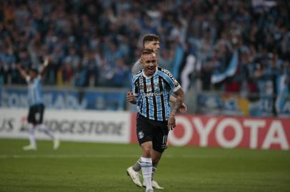  PORTO ALEGRE, RS, BRASIL, 28-08-2018. Grêmio enfrenta em jogo de volta o Estudiantes pela Libertadores da América na Arena. Na foto: Gol de Everton (ANDRÉ ÁVILA/AGÊNCIA RBS)