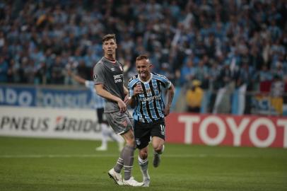  PORTO ALEGRE, RS, BRASIL, 28-08-2018. Grêmio enfrenta em jogo de volta o Estudiantes pela Libertadores da América na Arena. Na foto: Gol de Everton (ANDRÉ ÁVILA/AGÊNCIA RBS)