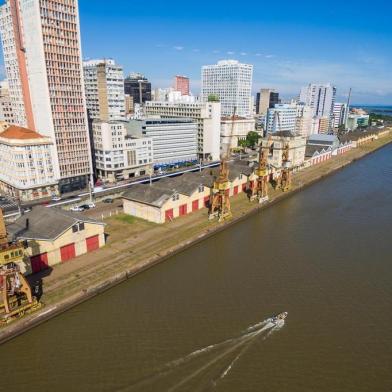  PORTO ALEGRE, RS, BRASIL, 18/05/2017 : Revitalização do Cais Mauá parada. (Omar Freitas/Agência RBS)