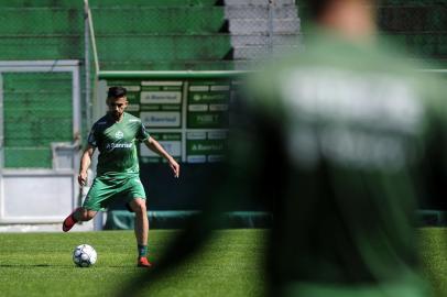 CAXIAS DO SUL, RS, BRASIL, 29/08/2018 - Juventude treina antes da viagem à Belem, onde enfrenta o Paysandu. NA FOTO: meia Lucas. (Marcelo Casagrande/Agência RBS)