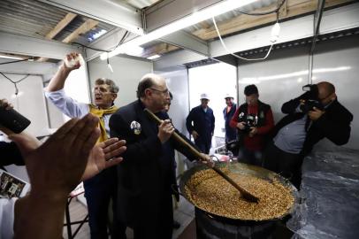 ESTEIO, RS, BRASIL, 30-08-2018. Candidato a presidente da república Henrique Meirelles e o vice Germano Rigotto visitam a Expointer, no Parque Assis Brasil. (CARLOS MACEDO/AGÊNCIA RBS)