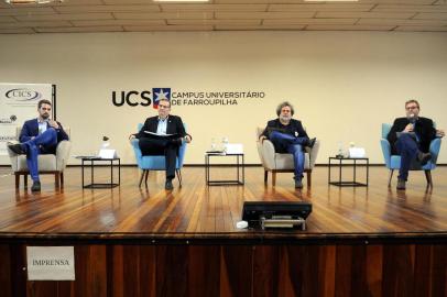 FARROUPILHA, RS, BRASIL, 30/08/2018. UCS - Campus Uiversitário de Farroupilha -  Painel com candidatos ao governo do Estado: Eduardo Leite (PSDB), Jairo Jorge (PDT), Júlio Flores (PSTU) e Roberto Robaina (Psol). (Porthus Junior/Agência RBS)