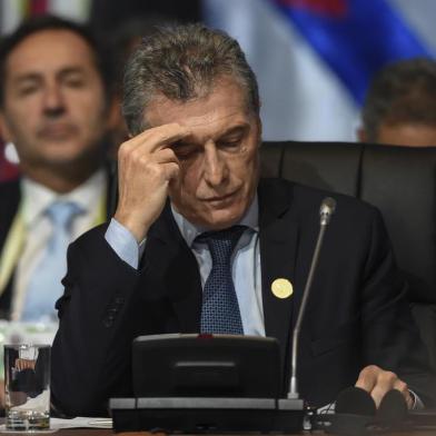  Argentinian President Mauricio Macri attends the plenary session of the Eighth Americas Summit in Lima, on April 14, 2018.US strikes on Syria overshadowed the Americas Summit, which ends Saturday condemning corruption and calling for more sanctions on the Venezuelan government. / AFP PHOTO / Luka GONZALESEditoria: POLLocal: LimaIndexador: LUKA GONZALESSecao: diplomacyFonte: AFPFotógrafo: STR