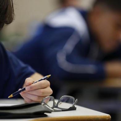  PORTO ALEGRE, RS, BRASIL, 22-11-2017: Turma do 3º ano do Ensino Médio durante prova de Química no Colégio Marista Champagnat. 70% das escolas privadas não terão 3º ano em 2018. O vácuo é decorrente da estreia do 9º ano do Ensino Fundamental em 2016, que abriu uma lacuna de série a cada ano letivo. (Foto: Mateus Bruxel / Agência RBS)