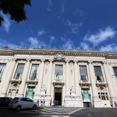  PORTO ALEGRE, RS, BRASIL,  16-05-2018. Fotos atualizadas das fachadas do Palácio Piratini (FOTO), da Assembleia Legislativa e do Tribunal de Justiça do Estado. (FERNANDO GOMES/AGÊNCIA RBS)