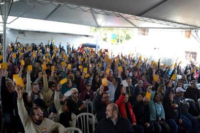 Em greve há 36 dias, municipários de Porto Alegre decidem continuar paralisação