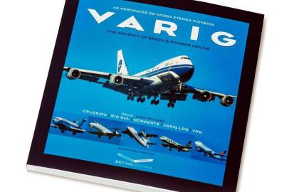  Livro Varig _ As aeronaves da Eterna Pioneira, do autor Gianfranco Beting. 