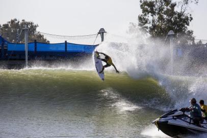 Founders Cup 2018Filipe Toledo of Brazil during the practice surf sessions at the Founders Cup in Lemoore, CA, USA.Editoria: EDILocal: LemooreIndexador: Sean RowlandSecao: EditorialFonte: www.worldsurfleague.comFotógrafo: Photographer