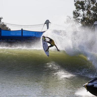 Founders Cup 2018Filipe Toledo of Brazil during the practice surf sessions at the Founders Cup in Lemoore, CA, USA.Editoria: EDILocal: LemooreIndexador: Sean RowlandSecao: EditorialFonte: www.worldsurfleague.comFotógrafo: Photographer