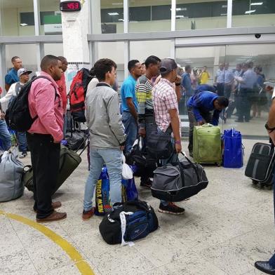 migrantes venezuelanos vindo a esteio