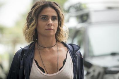 Em Segundo Sol, Luzia (Giovanna Antonelli).